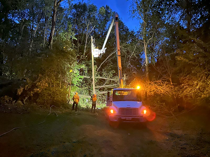 repair-work-at-night restoring power at night