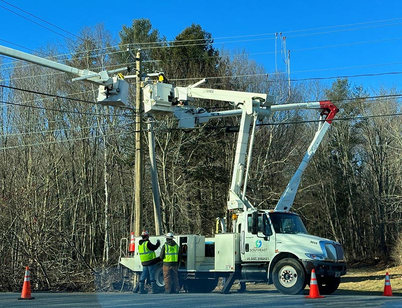 repair-work Southeast Power repairing eletrical lines